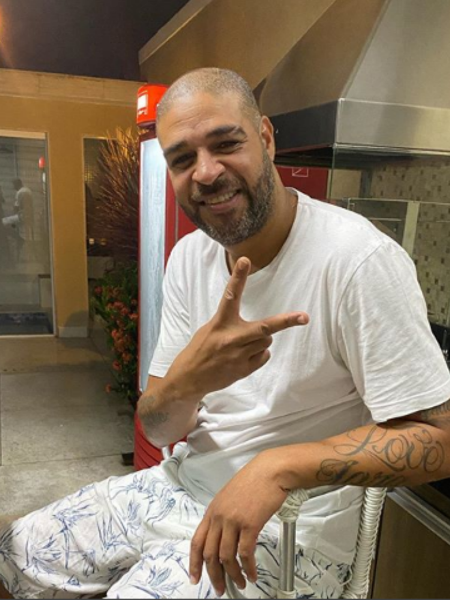 Ídolo do futebol brasileiro posta fotos após boatos sobre morte: 'Estou vivo'