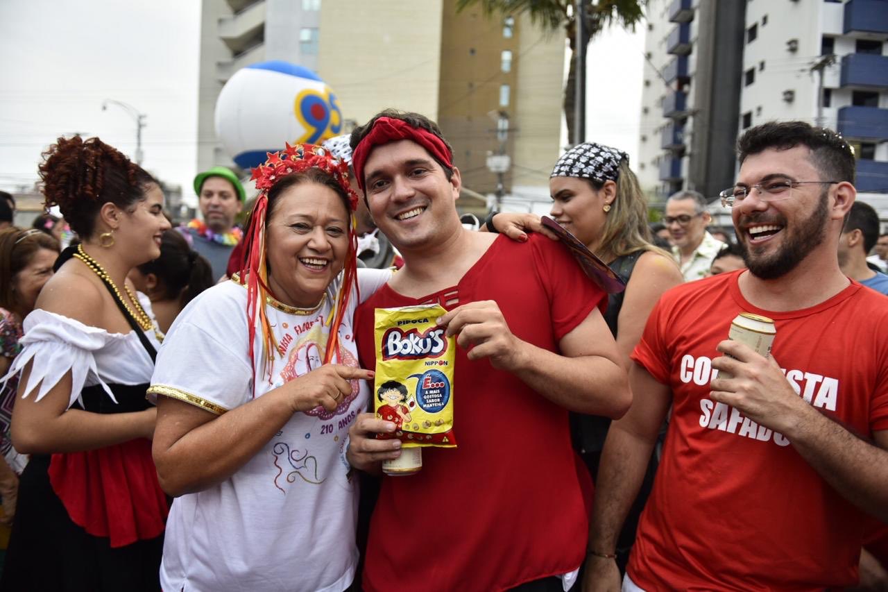 Folião se fantasia de Fátima Bezerra e vai parar no Twitter da governadora