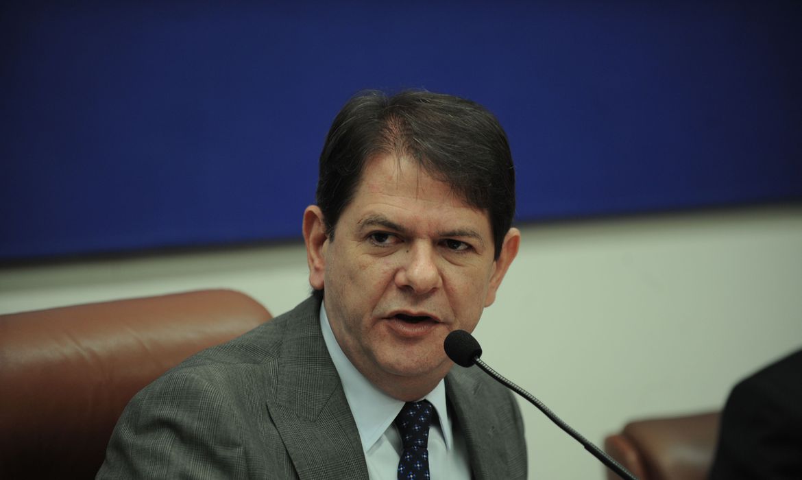 Senador baleado tem alta e deixa Hospital em Fortaleza