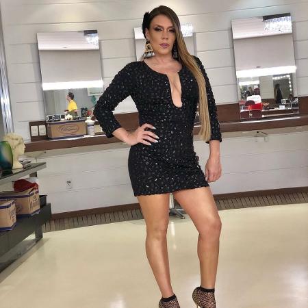 Cantora abandona transmissão ao vivo na TV: 'Me senti um nada'