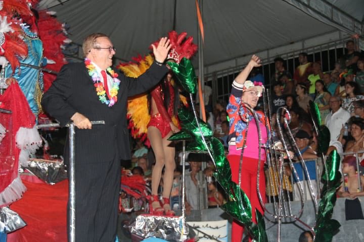 VÍDEO: Malandros do Samba homenageiam secretário de Fátima em desfile; veja