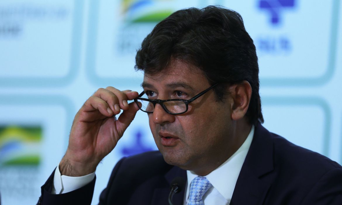 Coronavírus: ministro da Saúde descarta restrição a voos e cruzeiros
