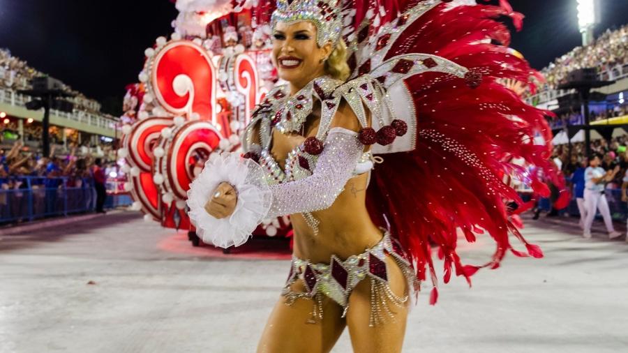 Escola encerra jejum de 23 anos e é campeã do Carnaval do Rio; veja o desfile