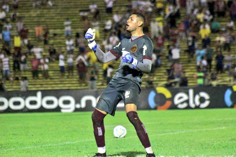 Em noite de "São Ewerton", América avança para a terceira fase da Copa do Brasil