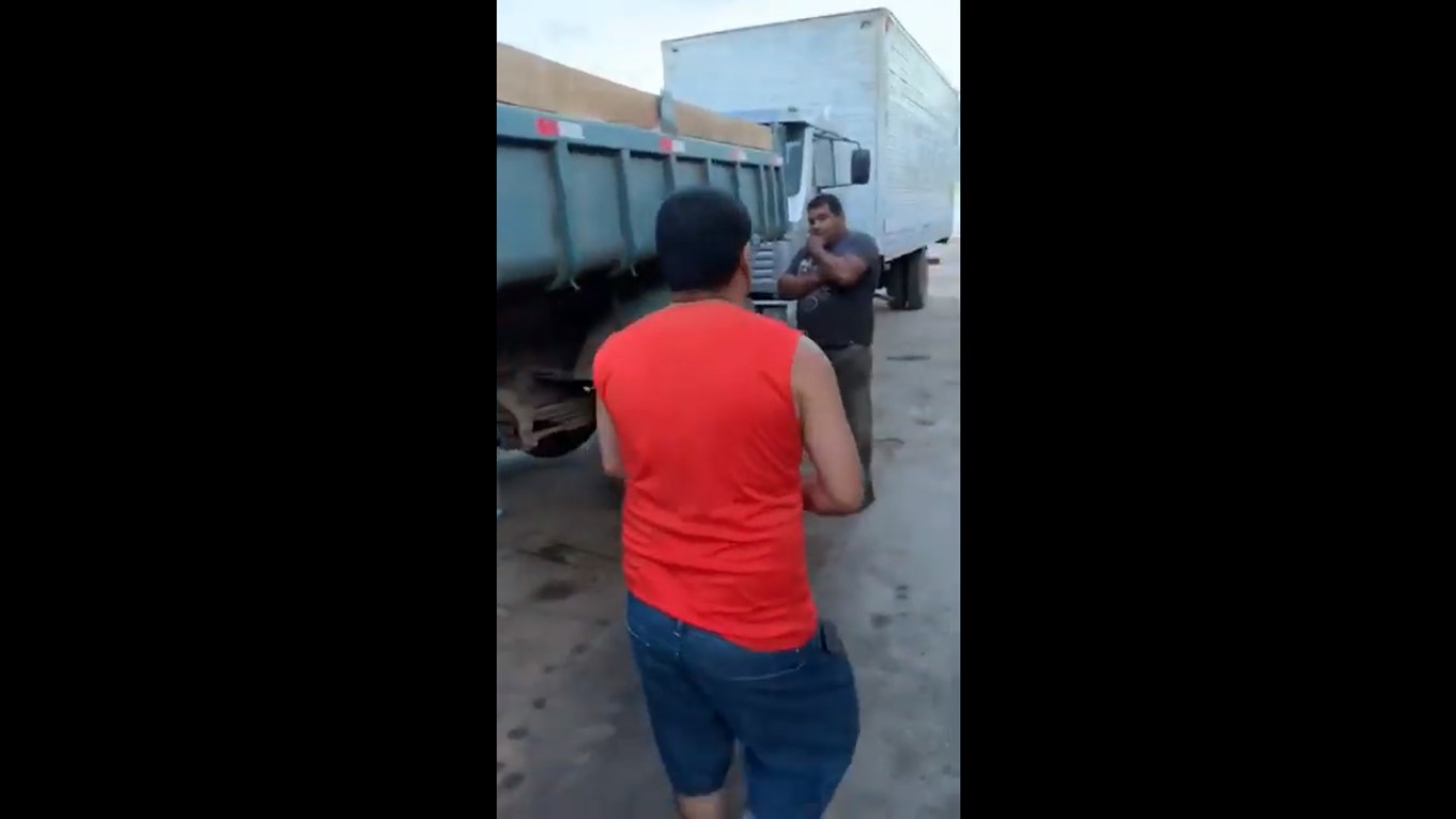 VÍDEO: vereador faz ameaça com pistola na garagem de prefeitura no RN