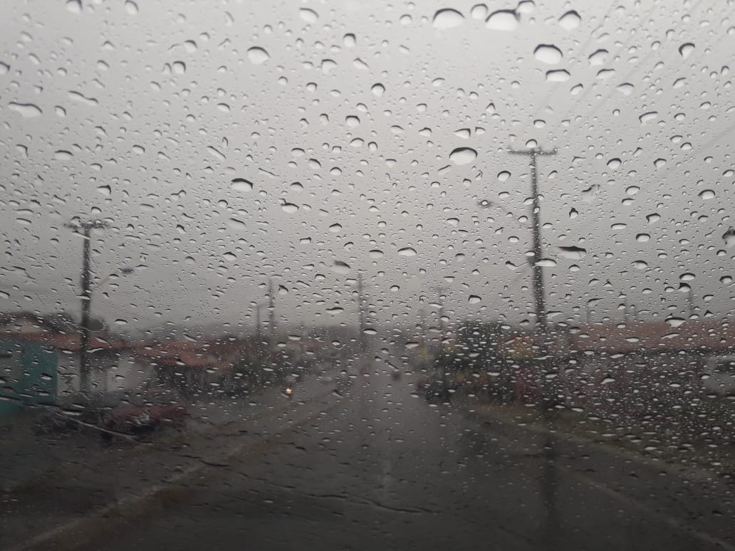 Aviso de chuva deixa cidades do RN em alerta; risco de alagamento e deslizamento