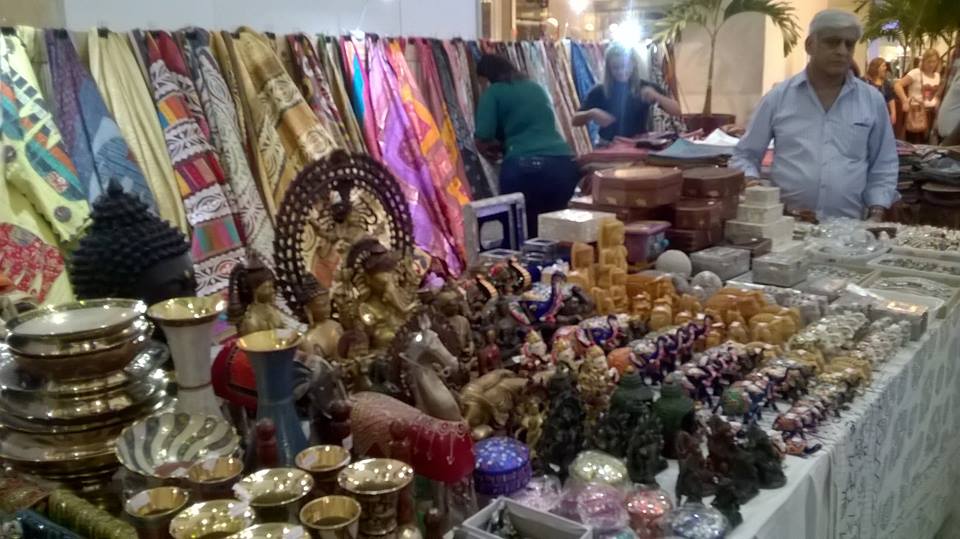 Feira multicultural em shopping apresenta produtos de cerca de 10 países