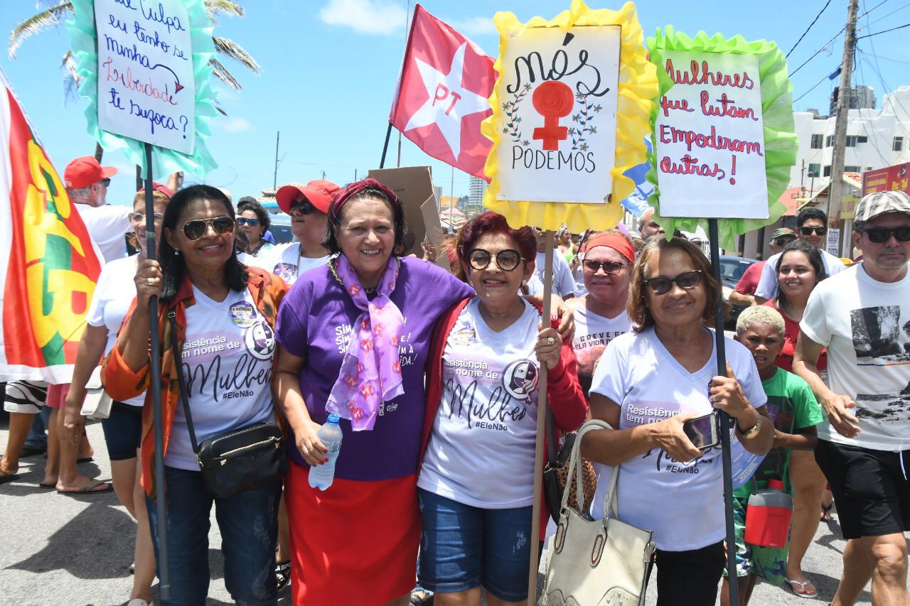 "Precisamos resistir, lutar por liberdade e democracia", diz Fátima a mulheres