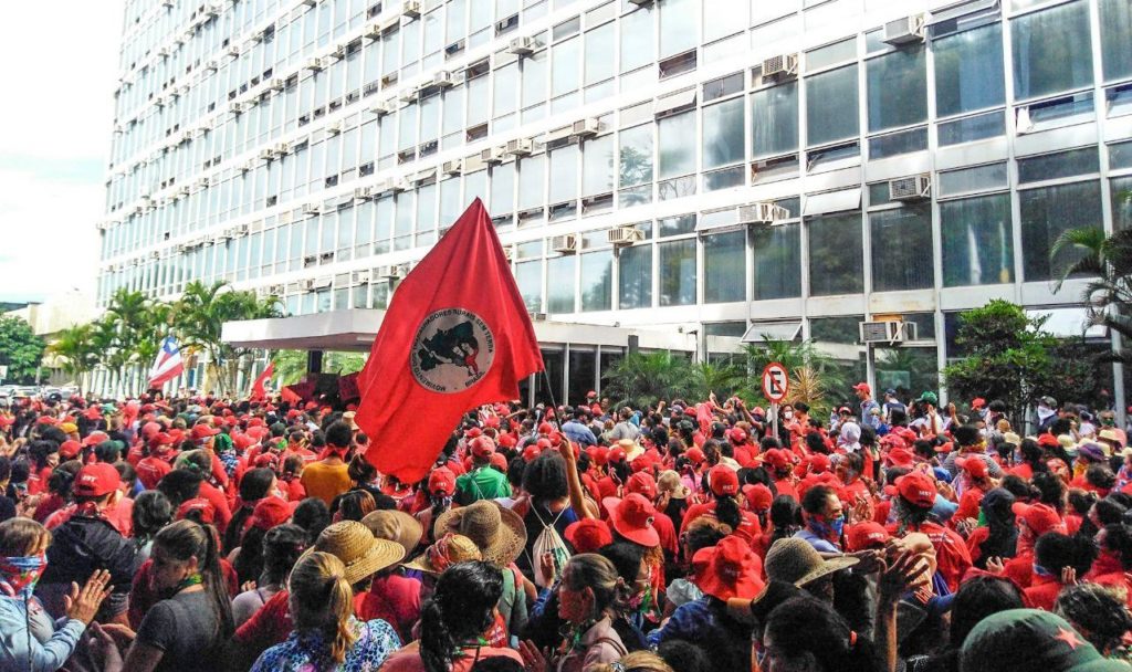 Mulheres Sem Terra ocupam Ministério da Agricultura