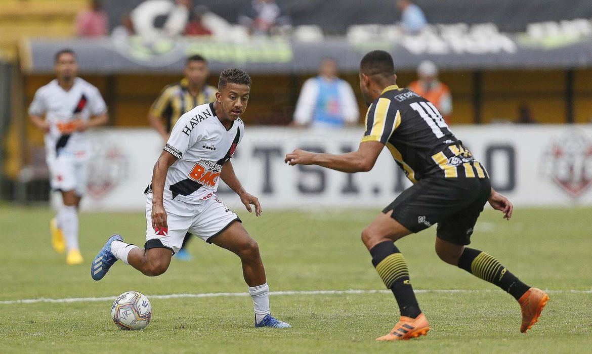 Após 0 a 0, vascaínos pedem saída de Abel e hostilizam Campello