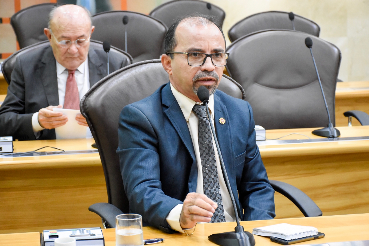 Deputado só consegue 6 das 8 assinaturas para apresentar emendas à Previdência