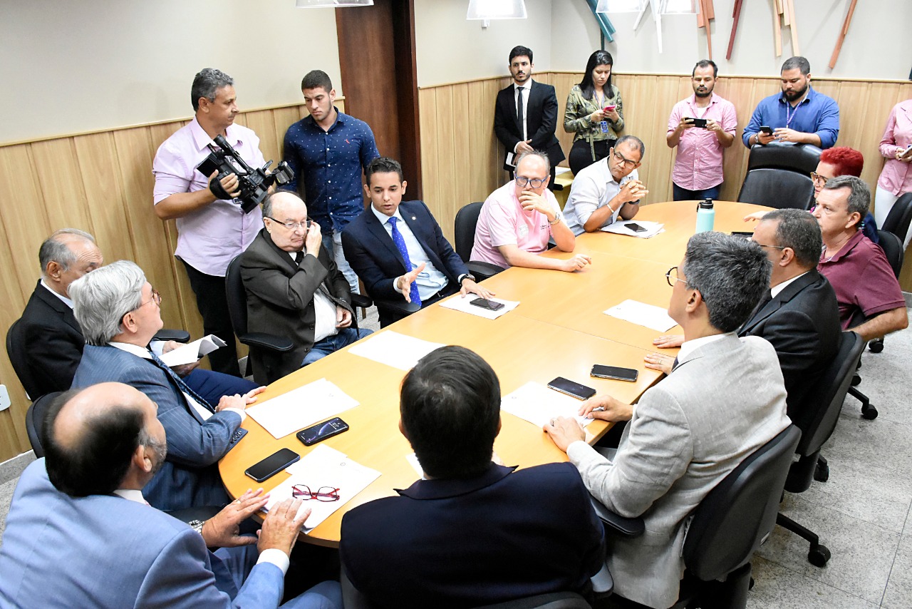 Deputados da oposição alinham com sindicatos emendas à PEC da Previdência do RN