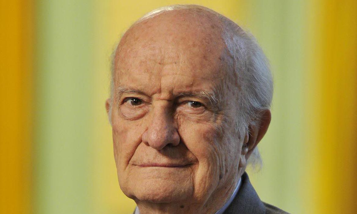 Morre no Rio diplomata e acadêmico membro da Academia Brasileira de Letras