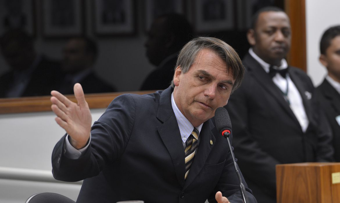 Confirmado coronavírus em quatro integrantes da equipe de Bolsonaro
