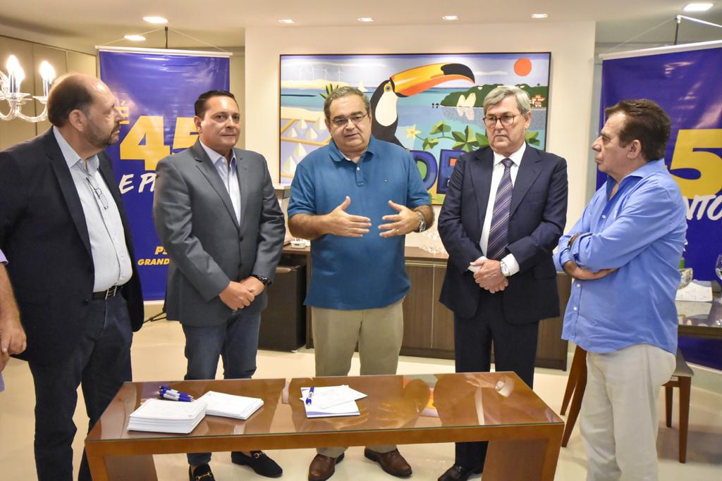 Prefeito de Natal, Álvaro Dias assina ficha de filiação ao PSDB