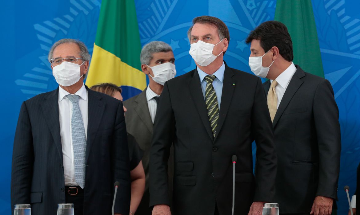 Bolsonaro diz que situação é grave, mas não deve haver pânico