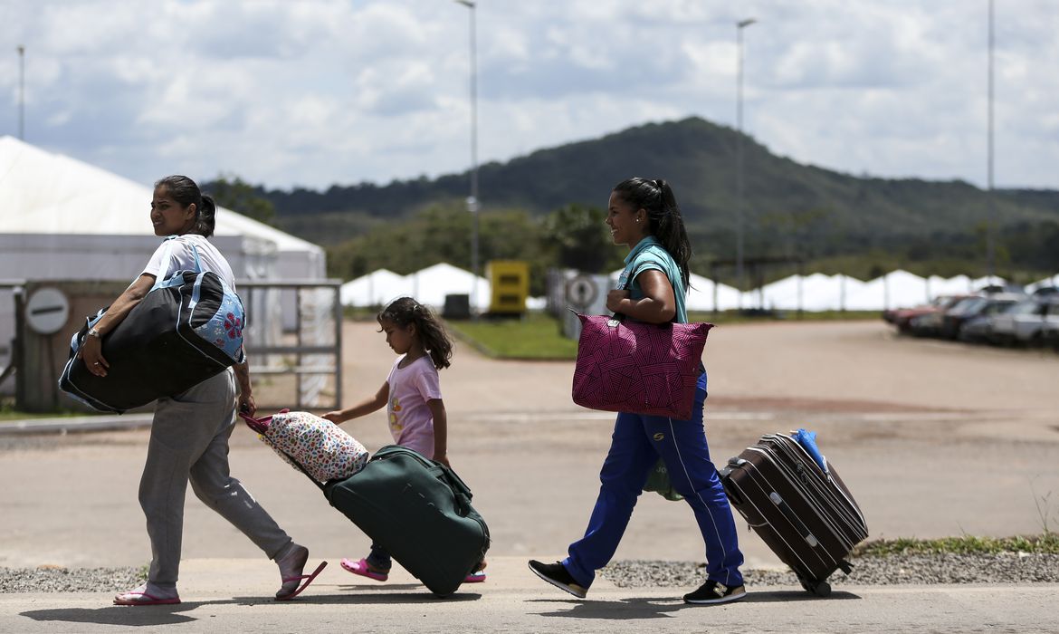 Coronavírus leva Brasil a fechar fronteiras terrestres com 8 países por 15 dias