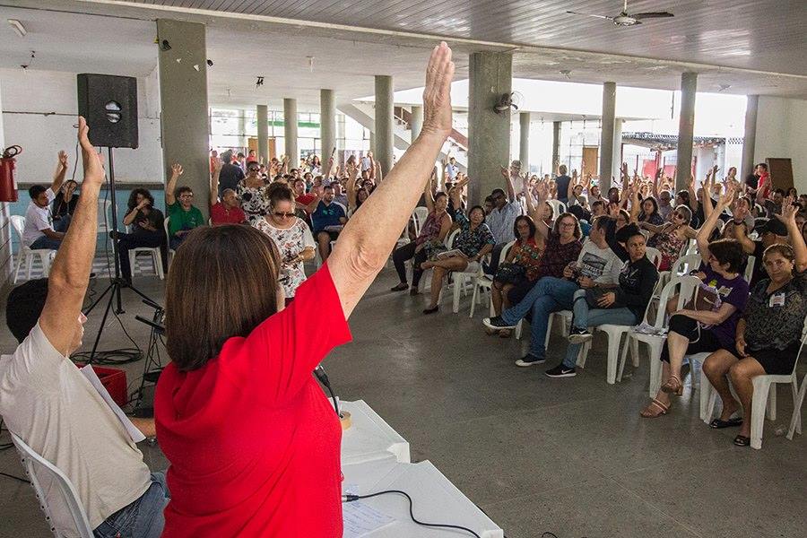 Professores do RN suspendem greve e pedem adiamento de conversas sobre reajuste