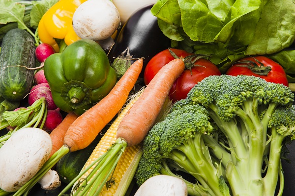 Alimentos isolados não previnem contágio do coronavírus, alerta nutricionista
