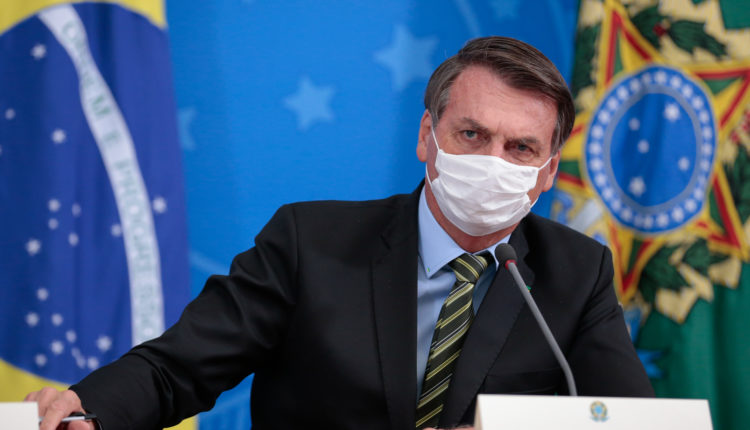 “Talvez eu tenha sido infectado lá atrás e nem fiquei sabendo”, diz Bolsonaro