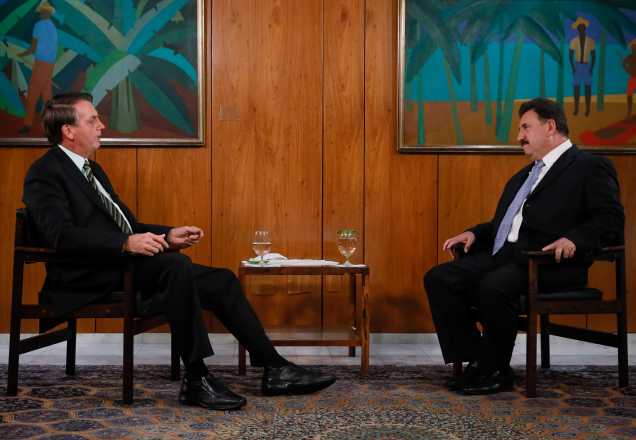 Em entrevista ao SBT, Bolsonaro critica fechamento de igrejas durante pandemia