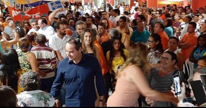 Deputado de MG com Covid-19 esteve no RN em evento com Álvaro Dias e mil pessoas