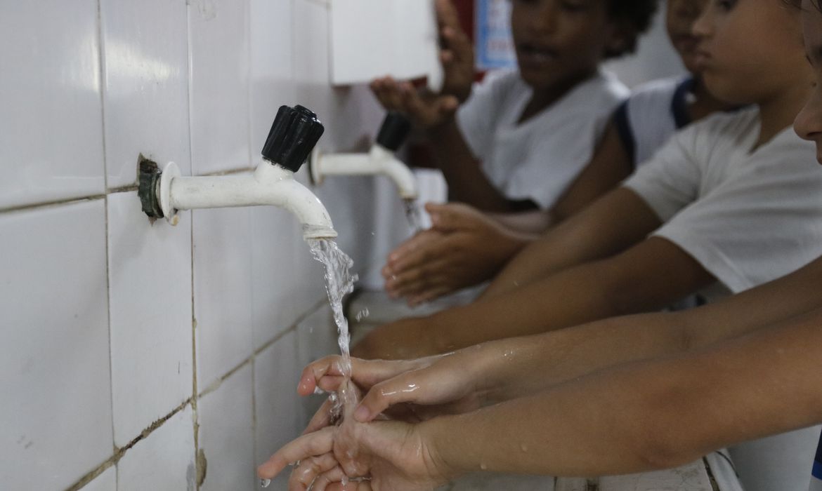 Bilhões de pessoas não têm acesso a água e sabão, diz Unicef