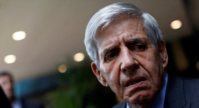 Recuperado, general Heleno participa de reunião com governadores