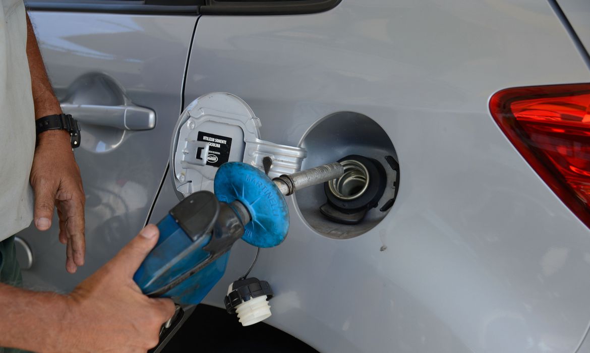 Petrobras espera que queda de preço da gasolina chegue aos postos