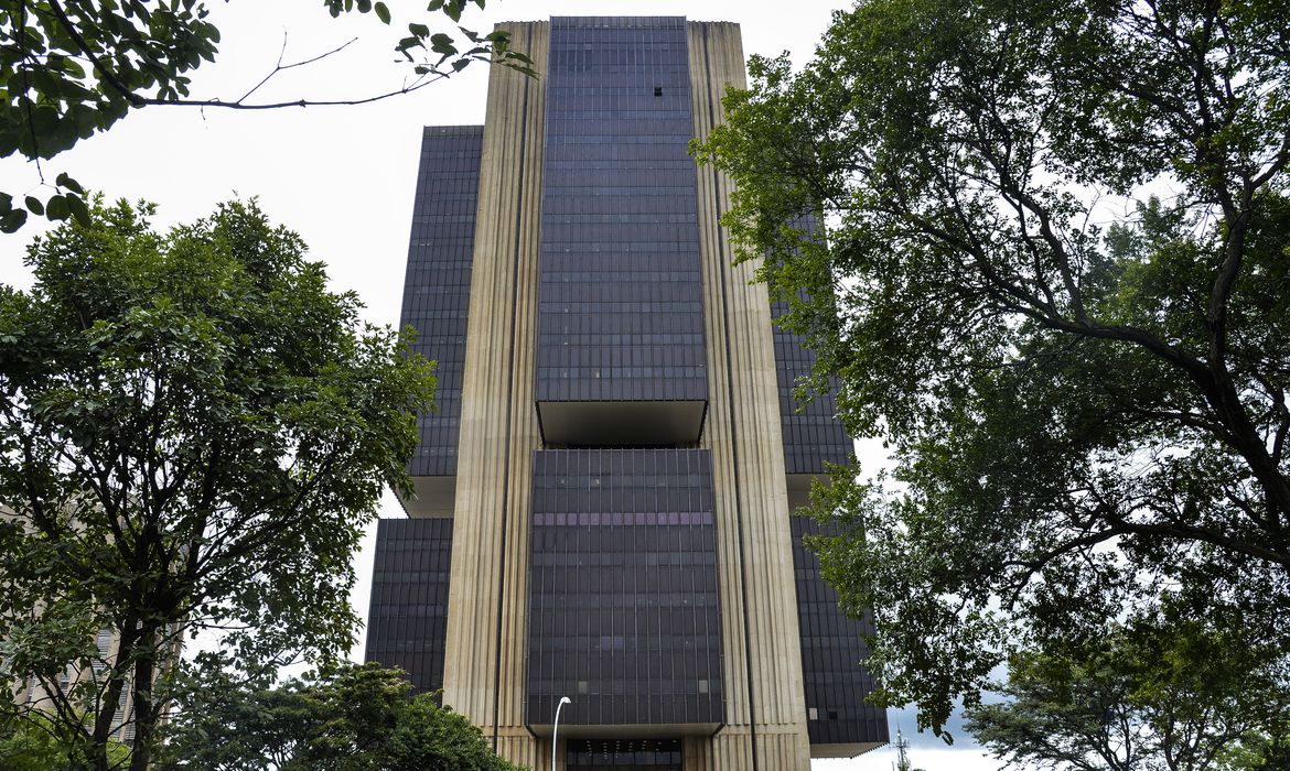 Atividade econômica cresce 0,24% em janeiro, diz Banco Central