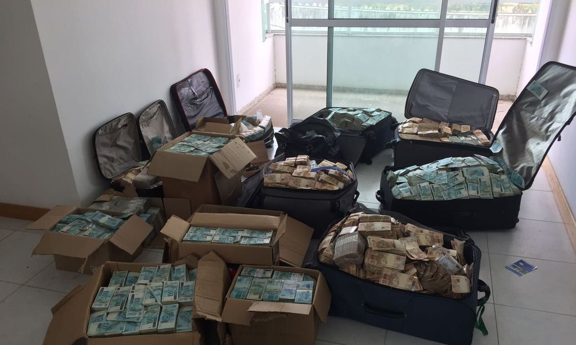PGR quer que R$ 51 milhões atribuídos a Geddel vão para covid-19