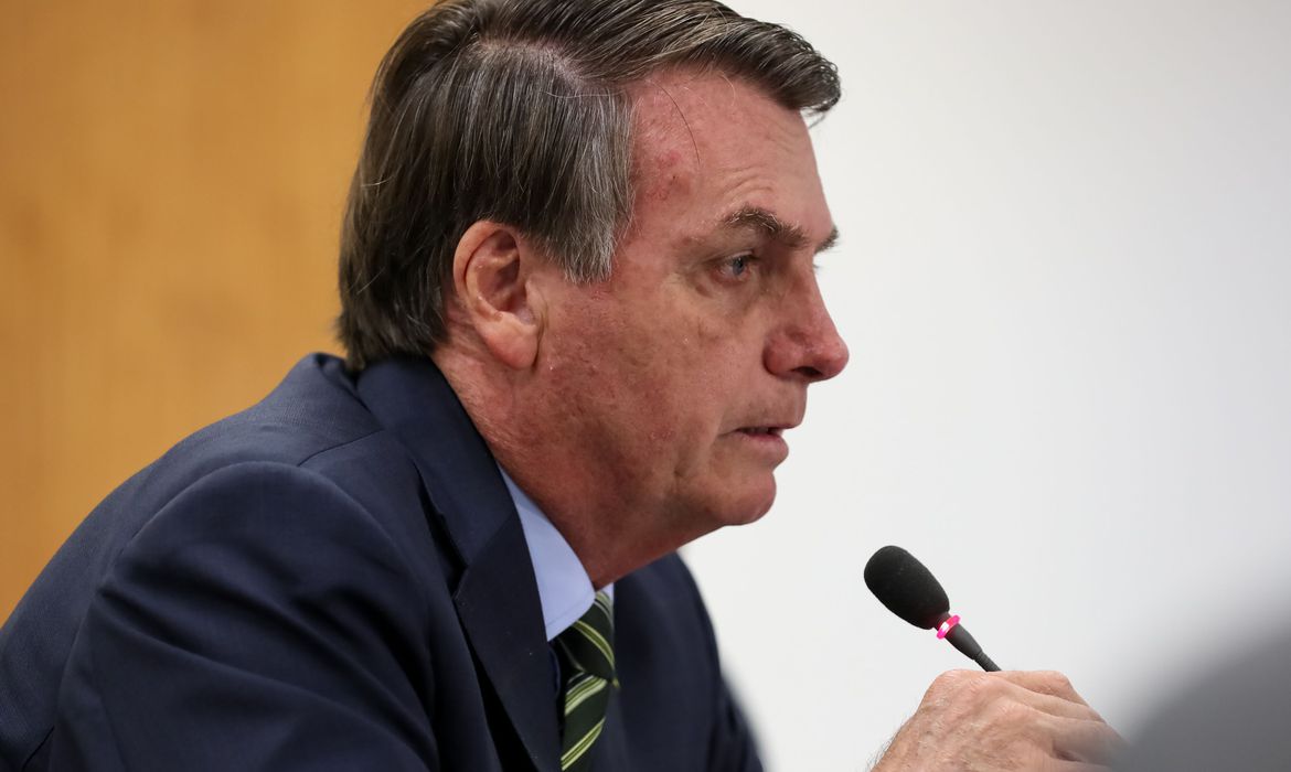 "Para combater o vírus, estão matando o paciente", diz Bolsonaro sobre Covid-19