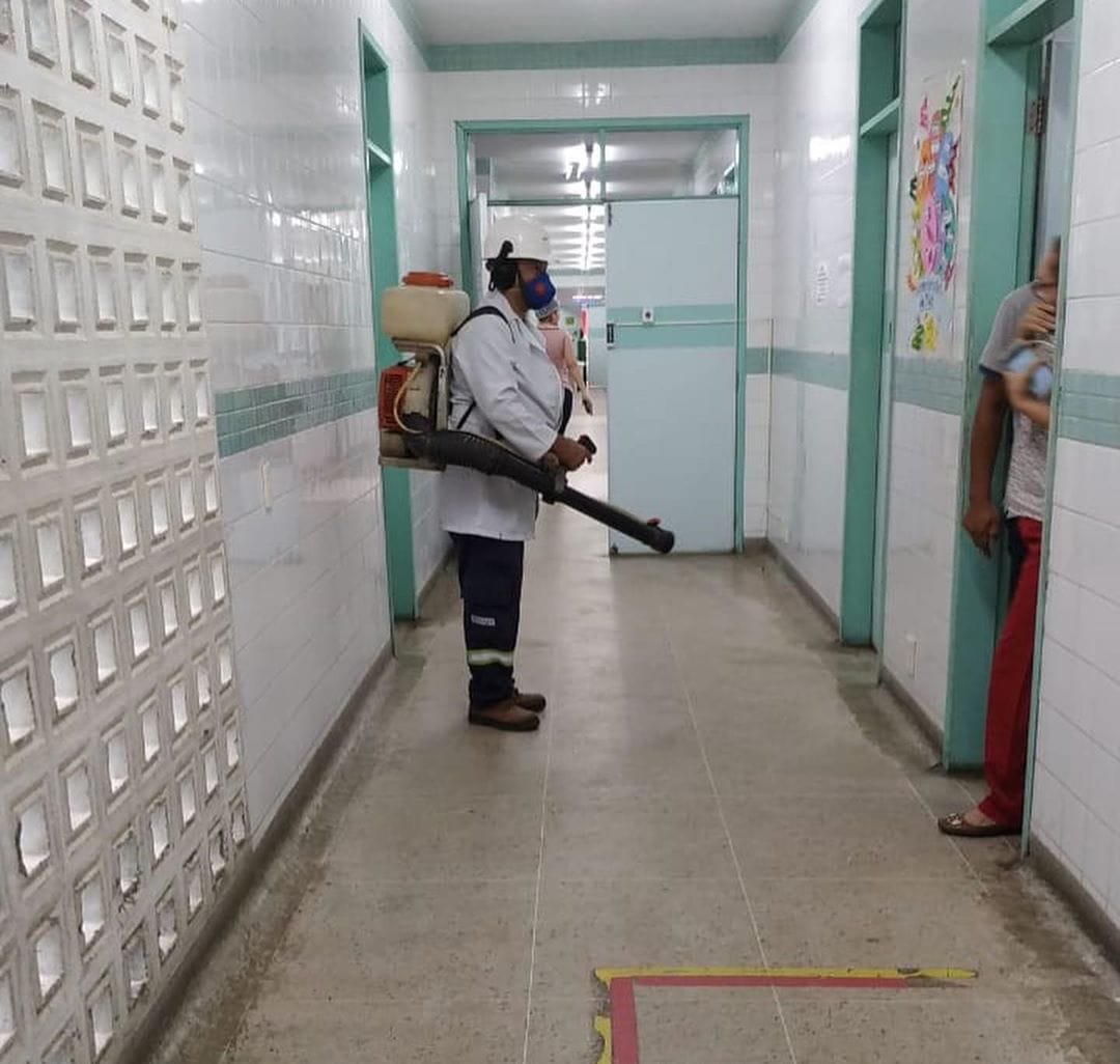 VÍDEO: Voluntário faz desinfecção de UPAs e Secretarias de Mossoró; assista