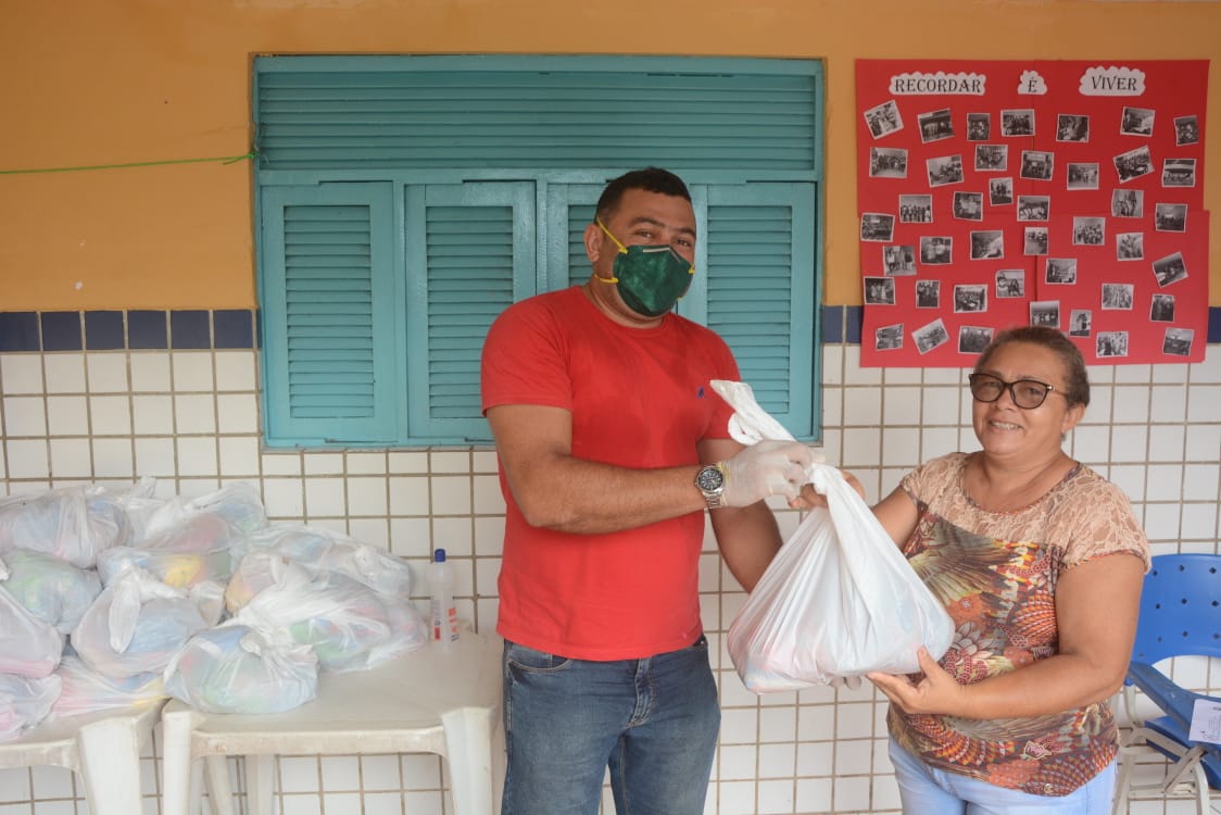Prefeitura da Grande Natal distribui kit alimentação para alunos da rede pública