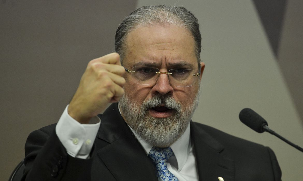 PGR diz que notícia-crime contra Bolsonaro terá trâmite normal