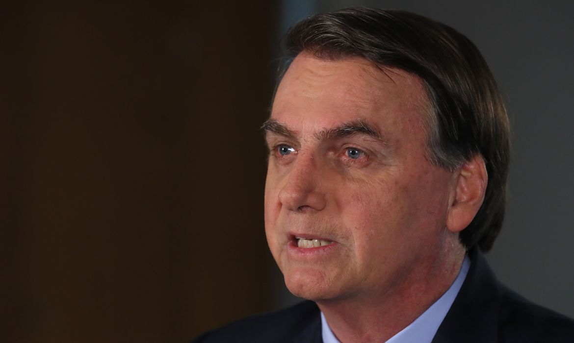 VÍDEO: Bolsonaro muda tom, fala em salvar vidas e prega pacto com governadores