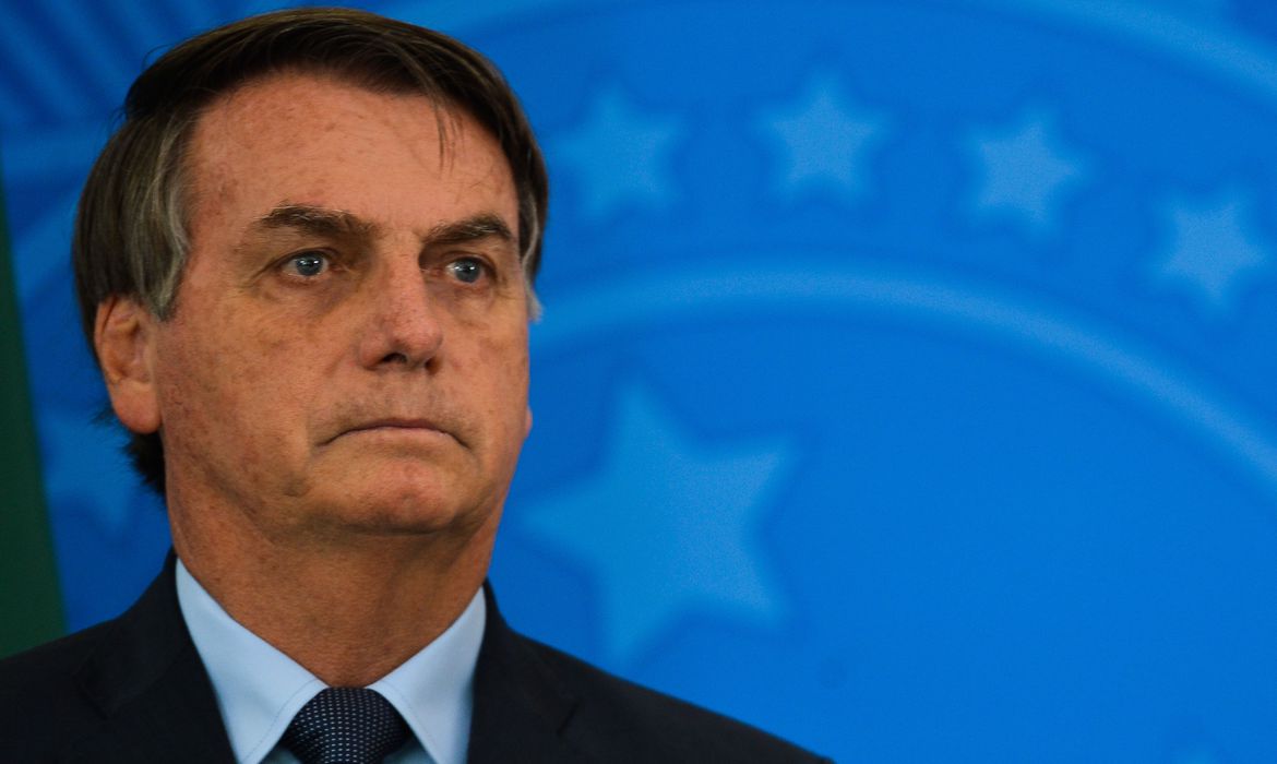 Bolsonaro sanciona MP da renda básica emergencial de R$ 600 para informais