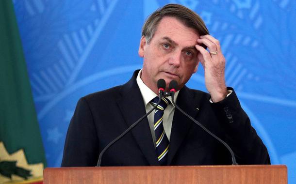 Bolsonaro pede desculpas por compartilhar fake news