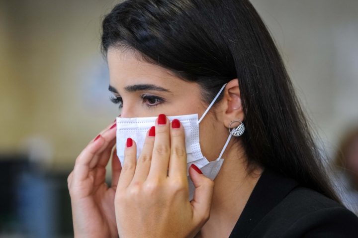 Máscaras caseiras podem ajudar na prevenção ao Covid-19; aprenda a fazer a sua