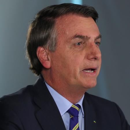 Bolsonaro compara coronavírus a chuva: "Vai molhar 70% de vocês"