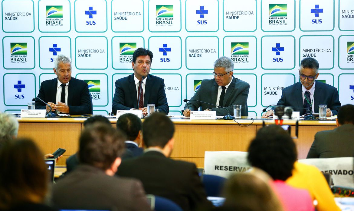 Brasil tem 72 mortes por Covid-19 em 24h e passa de 10 mil casos