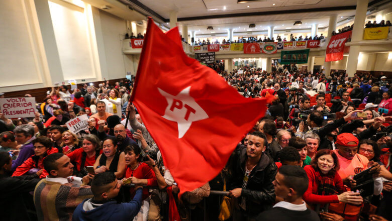 Procuradoria dá parecer favorável a cancelamento do registro político do PT