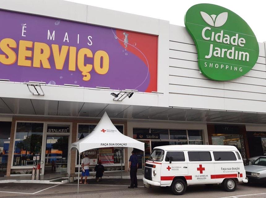 Cruz Vermelha arrecada donativos em estacionamento de shopping de Natal