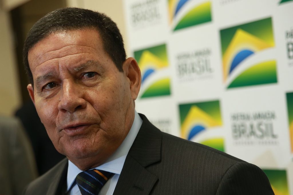 Vice-presidente diz que Mandetta continua no cargo de ministro da Saúde