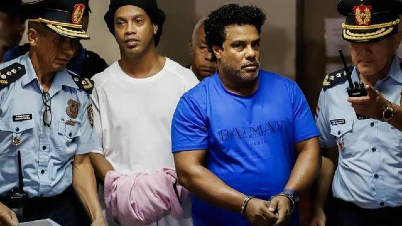 Ronaldinho Gaúcho e irmão vão ficar em prisão domiciliar no Paraguai