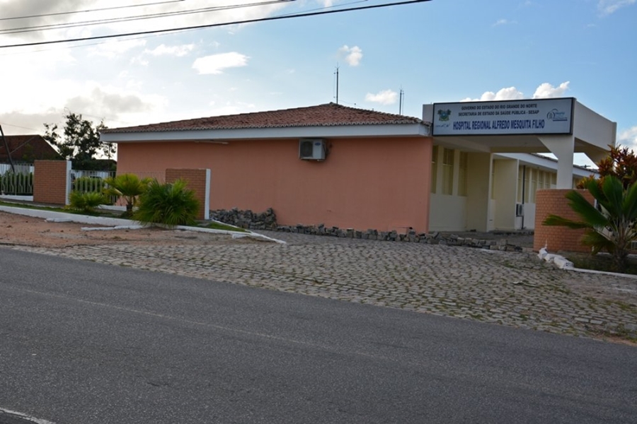 Sinmed: Hospital de Macaíba tem 10 leitos de UTI sem uso por falta de servidores