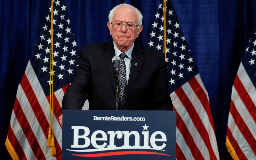 Bernie Sanders desiste de concorrer à presidência dos EUA