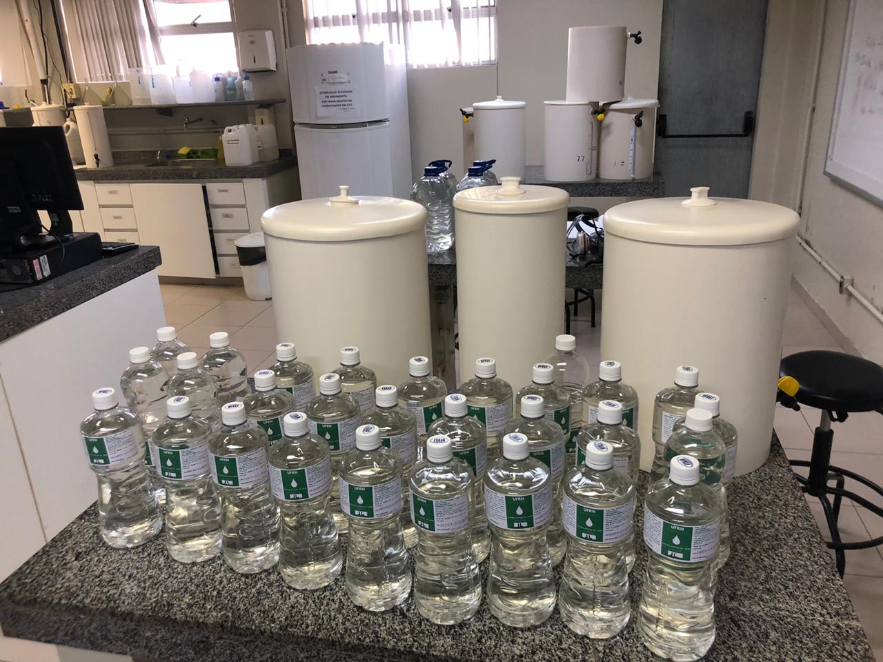 UFRN distribui quase 5 mil litros de álcool a unidades de saúde do Estado