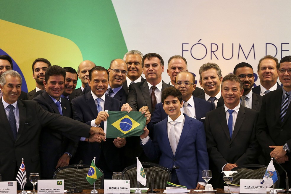 Queixa sobre quarentena deve ser feita a governadores, diz Bolsonaro