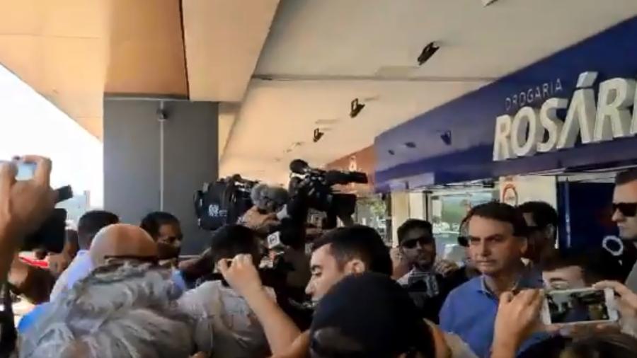 VÍDEO: 'Ninguém vai tolher meu direito de ir e vir', diz Bolsonaro em passeio